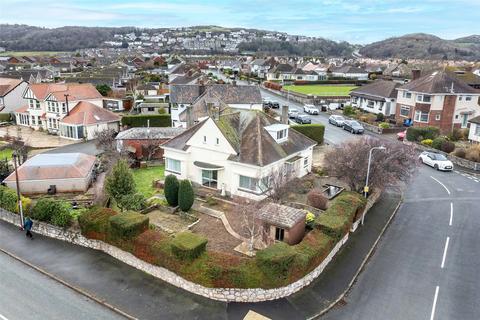 5 bed property, in Llanrhos Road, £400,000