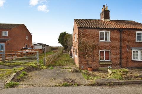 2 bed property, in Church Lane, £155,500