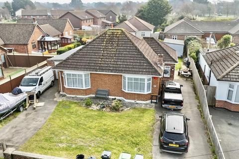 2 bed property, in Somerford Avenue, £430,000