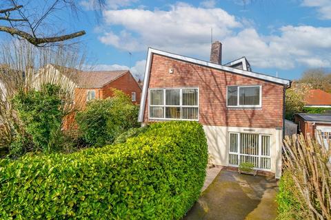 4 bed property, in Sheet Road, £400,000