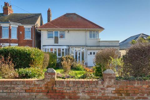 3 bed property, in 25 Hollym Road, £245,000