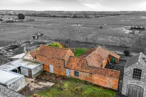 5 bed property, in Barn Conversion, £225,000