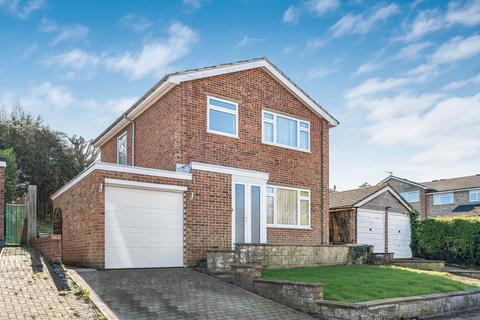 3 bed property, in Lawford Close, £800,000