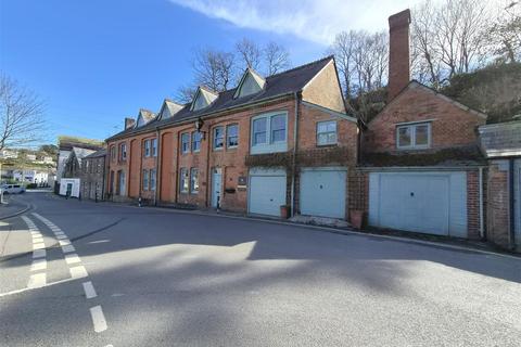 7 bed property, in Station Road, £845,000