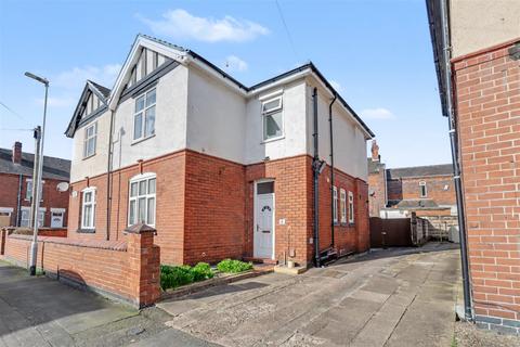 4 bed property, in Claridge Road, £250,000