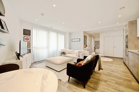 2 bed property, in Drydock Square, £375,000