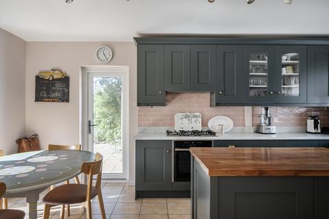 4 bed property, in Spencer Road, £675,000