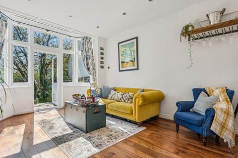 3 bed property, in Gleneldon Road, £545,000