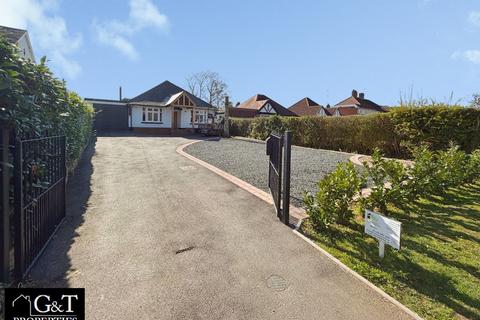 3 bed property, in Bratch Lane, £525,000
