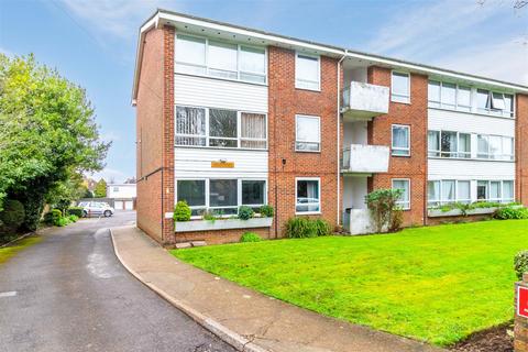 2 bed property, in St. Botolphs Road, £205,000