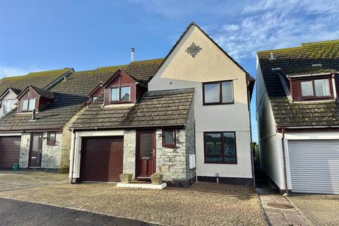 4 bed property, in Raleigh Close, £415,000