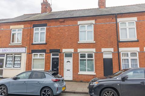 2 bed property, in St. Saviours Road, £245,000
