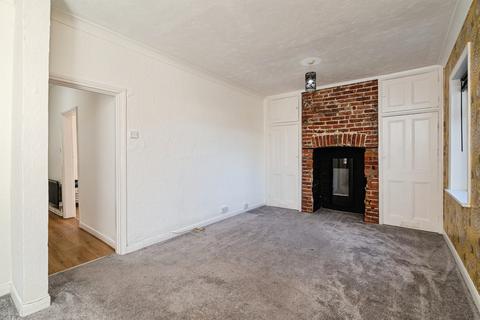 3 bed property, in Stradbroke Road, £210,000