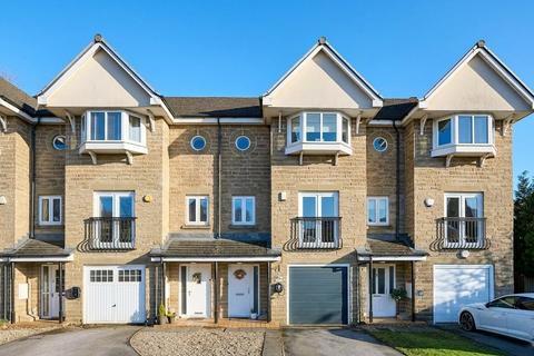 4 bed property, in Pennythorne Drive, £390,000