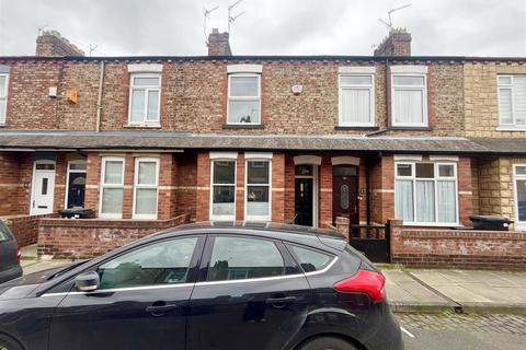 2 bed property, in Baker Street, £245,000