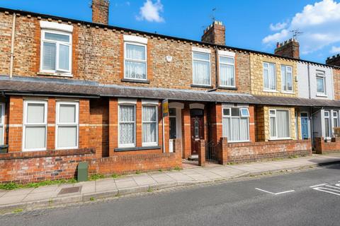 2 bed property, in Baker Street, £230,000