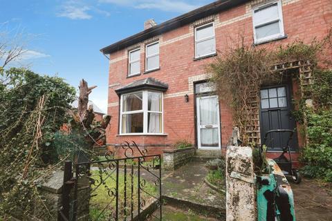 2 bed property, in Berryfield Place, £240,000