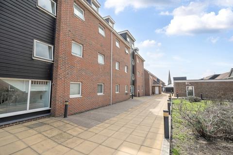 2 bed property, in Nayland Court, £170,000