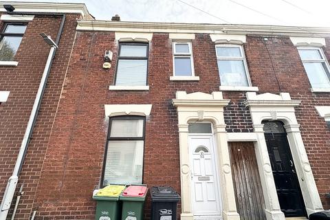 2 bed property, in Milner Street, £113,000