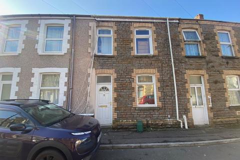 3 bed property, in Whittington Street, £99,000