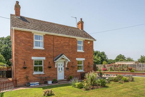 3 bed property, in Honiton Road, £500,000