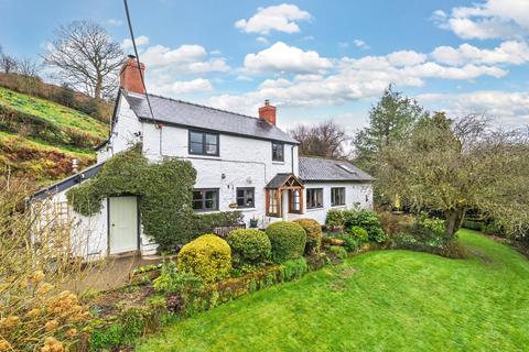 3 bed property, in Penstrowed, £550,000