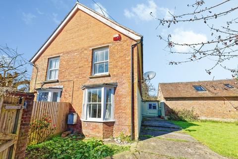 3 bed property, in Railway Hill, £290,000