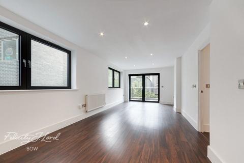 2 bed property, in Axio Way, £400,000
