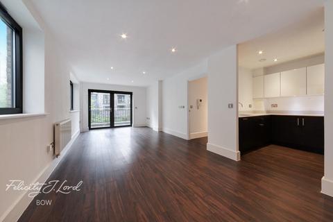 2 bed property, in Axio Way, £400,000