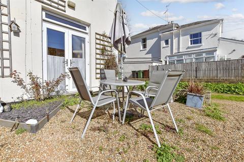 1 bed property, in Eridge Road, £130,000