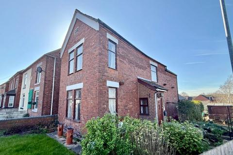 3 bed property, in High Street, £195,000