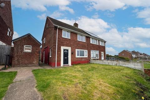 3 bed property, in Cowper Close, £150,000