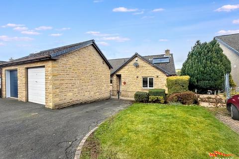 3 bed property, in Fairfield Park, £250,000