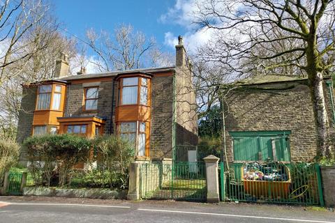 4 bed property, in Shaw Bank, £630,000