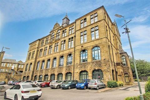3 bed property, in Byron Street, £70,000
