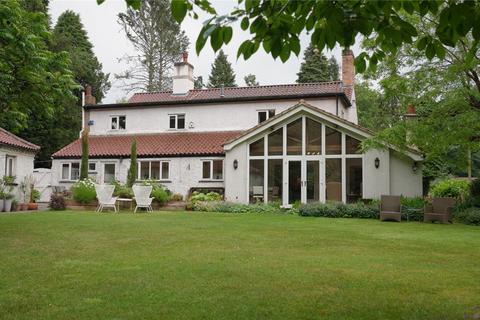 4 bed property, in Hall Lane, £700,000