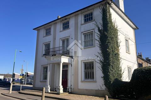 1 bed property, in Posting House, £150,000