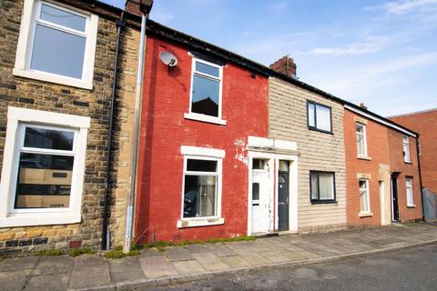 2 bed property, in Bedford Street, £70,000