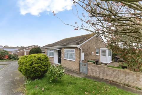 2 bed property, in Jay Close, £290,000