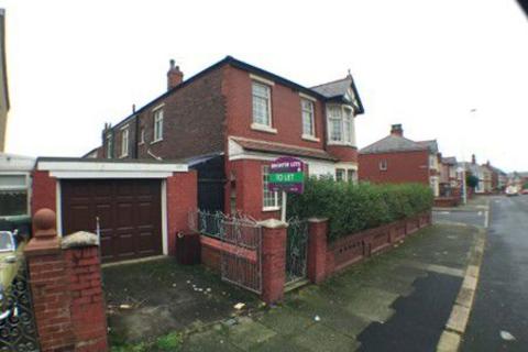 3 bed property, in Grasmere Road, £125,000