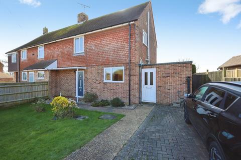 2 bed property, in Meadow Road, £295,000