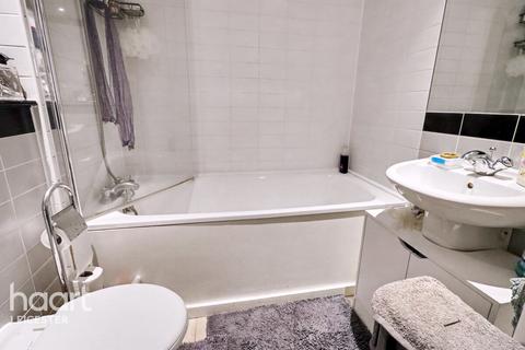 1 bed property, in Colton Square, £100,000