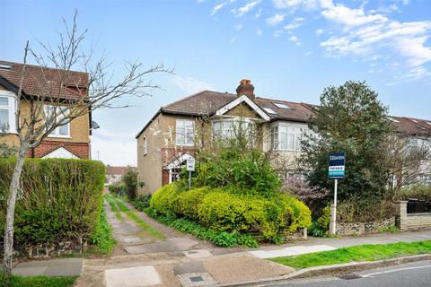 3 bed property, in Tybenham Road, £850,000