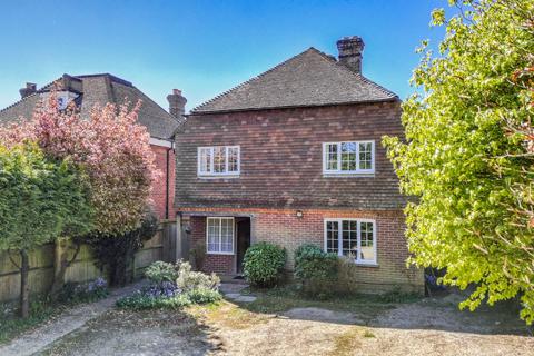 3 bed property, in Rye Road, £625,000