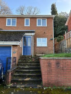 3 bed property, in Bradnor View Close, £180,000