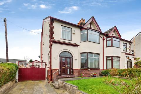 3 bed property, in Thomas Lane, £285,000