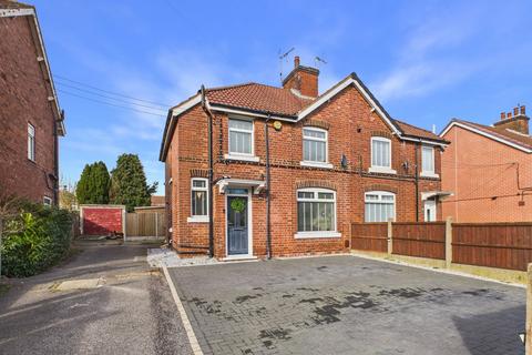 3 bed property, in Pine Avenue, £180,000