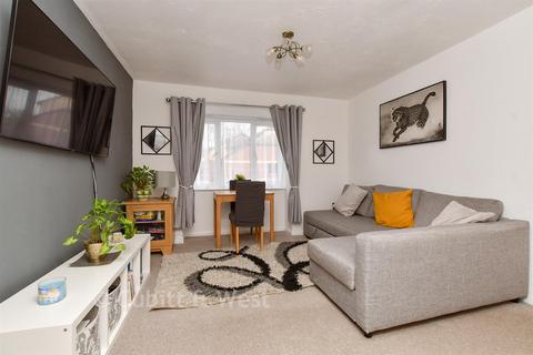 1 bed property, in Rossignol Gardens, £210,000