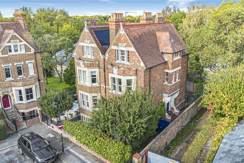 4 bed property, in Southmoor Road, £1,495,000
