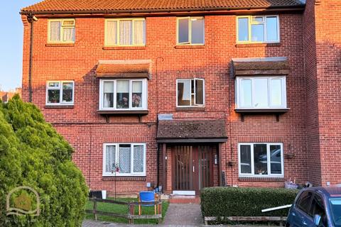 1 bed property, in Concord Close, £210,000
